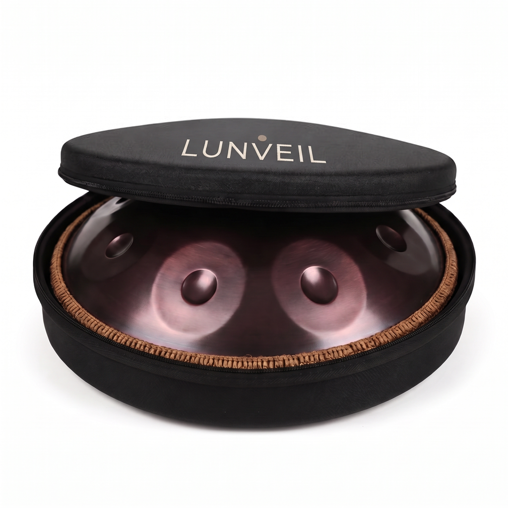 Handpan VELKAR dans sa housse de transport rembourrée Lunveil